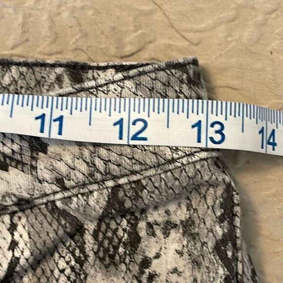 Tinseltown Women's Snake Print Pants High Rise Stretch Skinny Slim Leg Gray Sz 5 - Picture 8 of 10
